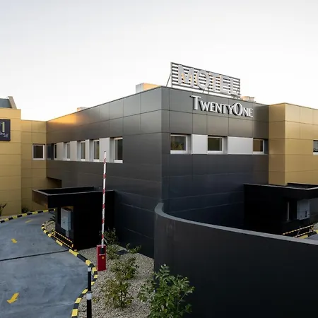 Twentyone Motel